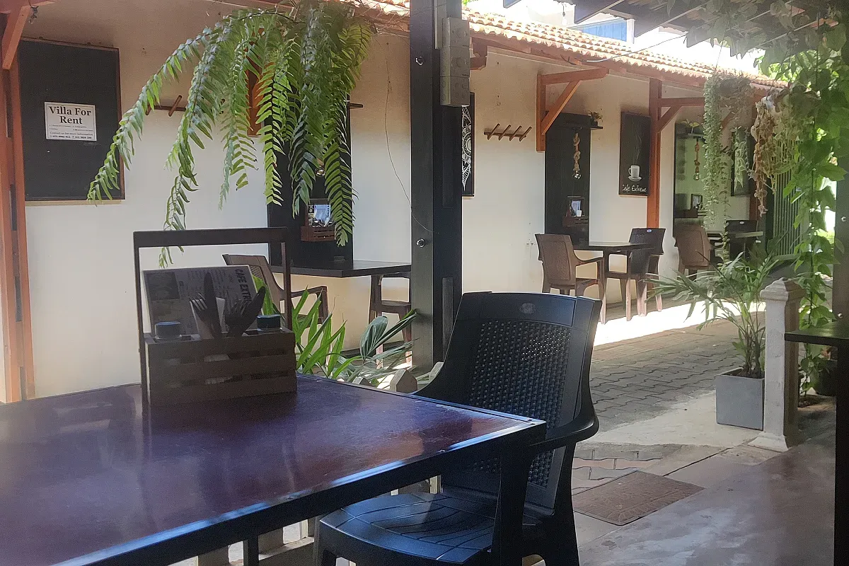 Cafe Extreme in Mirissa – Image 1
