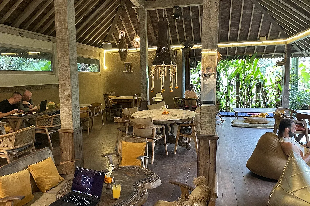 Yellow Flower Café in Ubud – Image 1