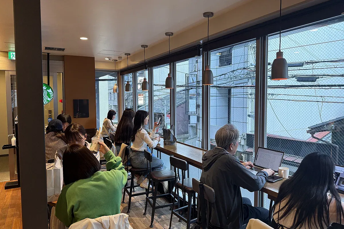 Starbucks Coffee – Kyoto Nishikikoji in Kyoto – Image 2