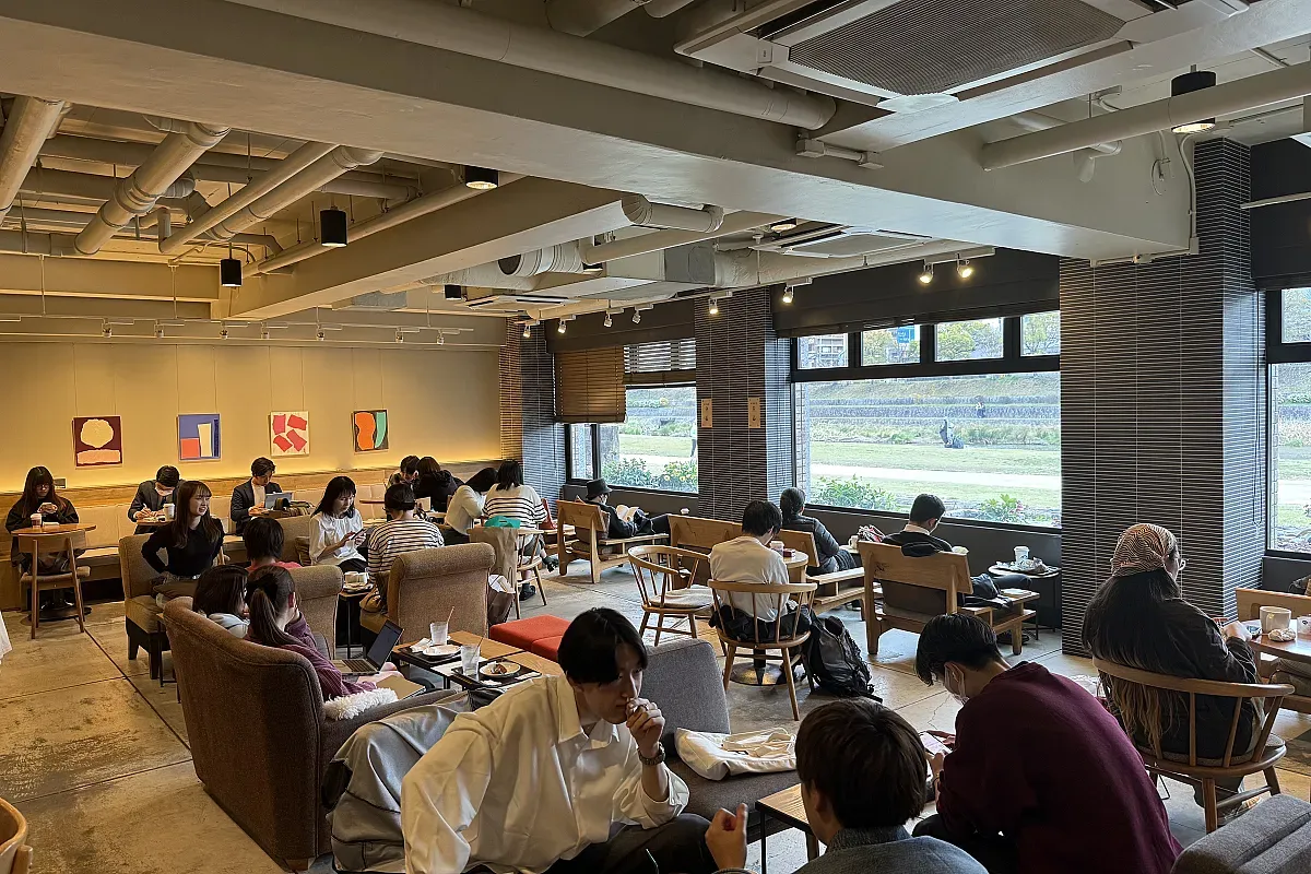 Starbucks Coffee – Kyoto Sanjo-ohashi Bridge in Kyoto – Image 3