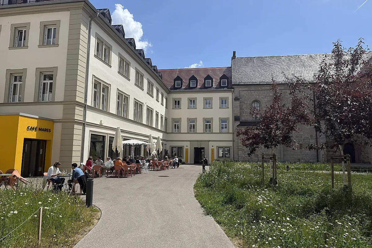 CAFÉ MARES Domerschulstraße Wurzburg – Image 2