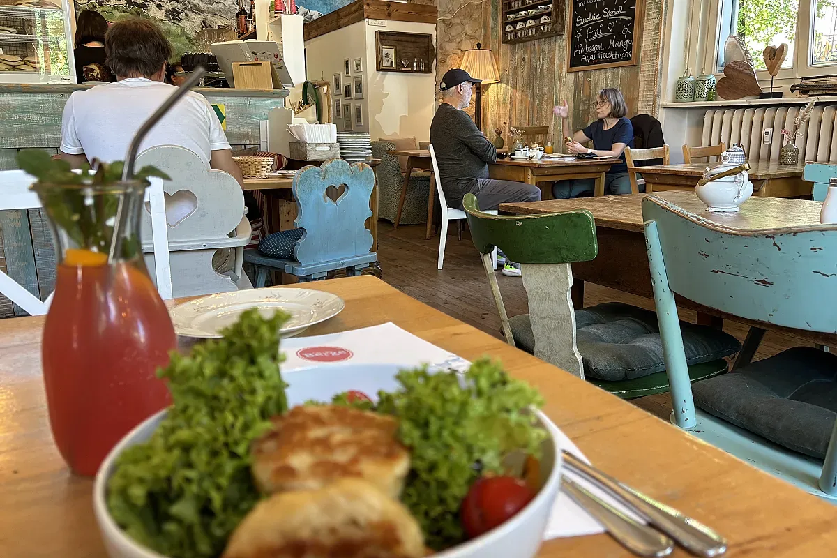 Café Bar Berge Bahnhofstraße Garmisch-Partenkirchen – Image 3