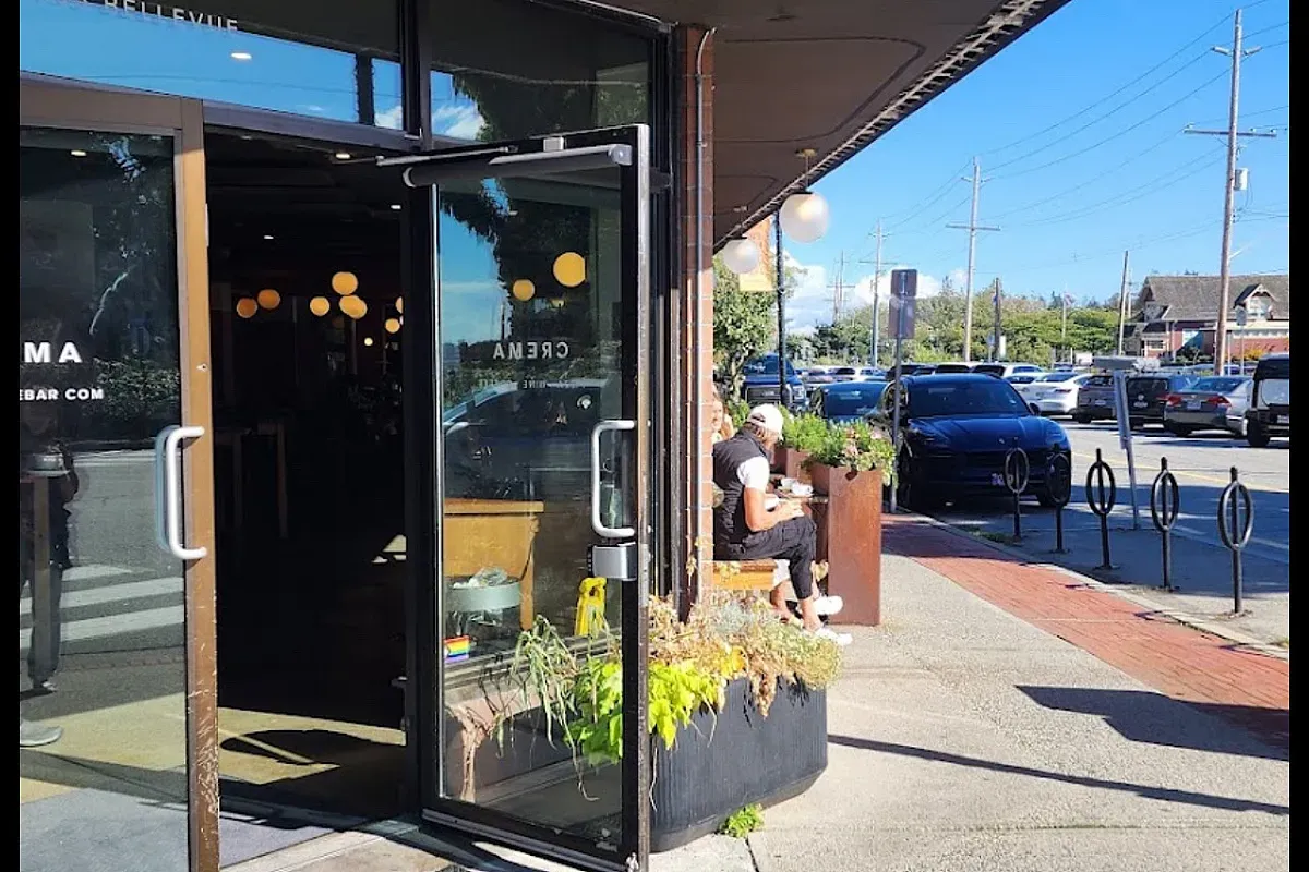 Crema Cafe Bar Bellevue Avenue West Vancouver – Image 1