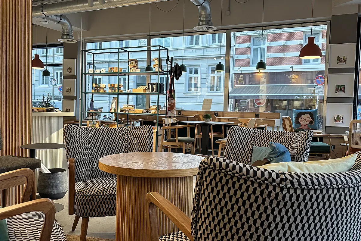 hugsandcoffee Lange Reihe Hamburg – Image 3