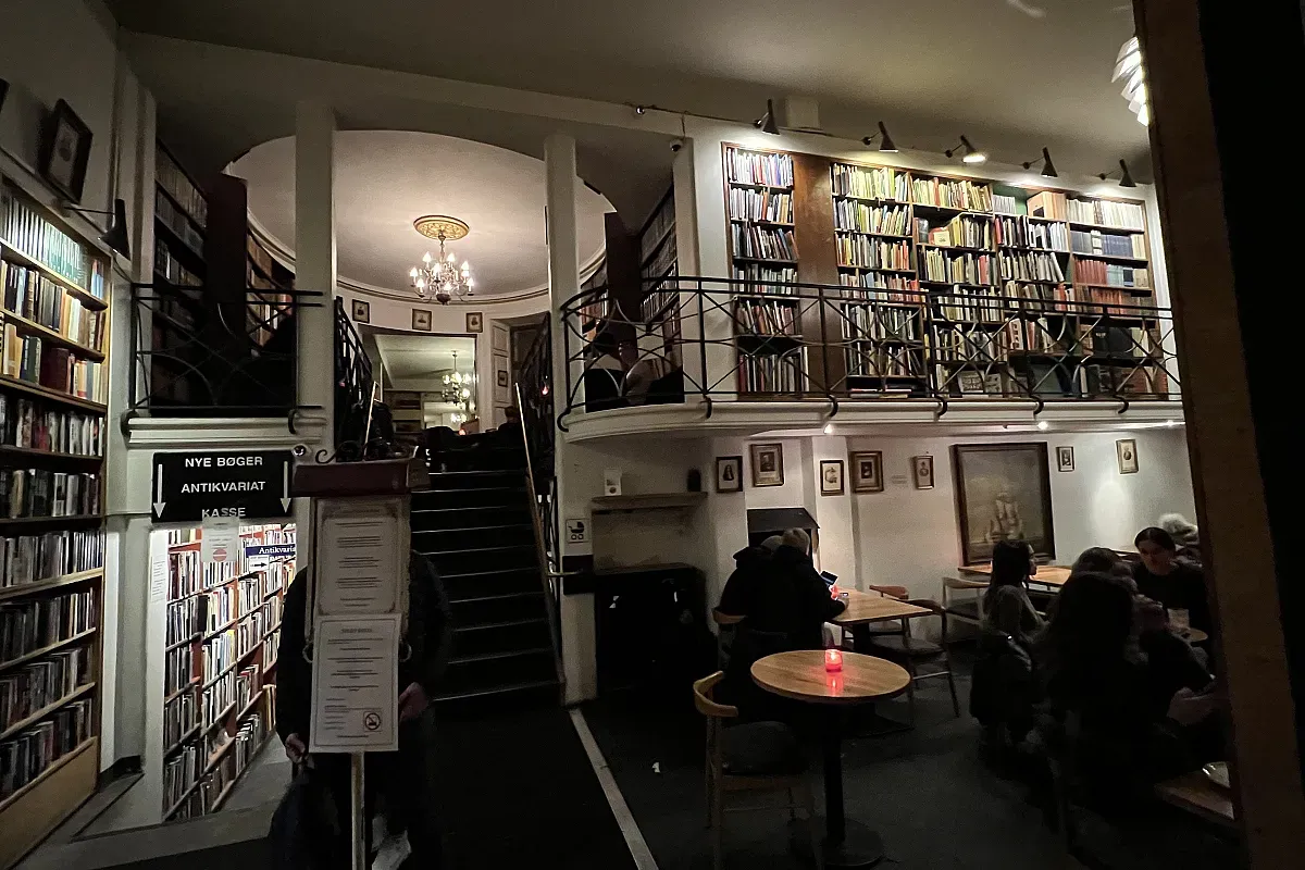 Paludan Bog & Café Fiolstræde Copenhagen – Image 1