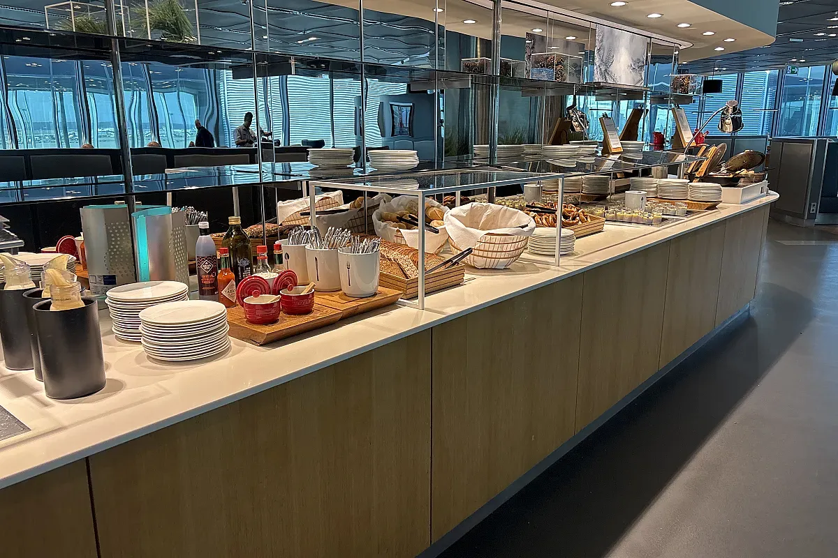 Lufthansa Senator Lounge B (Non-Schengen) Frankfurt am Main – Image 3