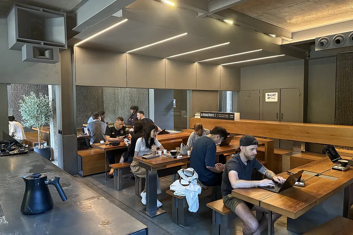 Roast8ry Coffee Flagship Store Nimmanahaeminda Road Muang – Image 1