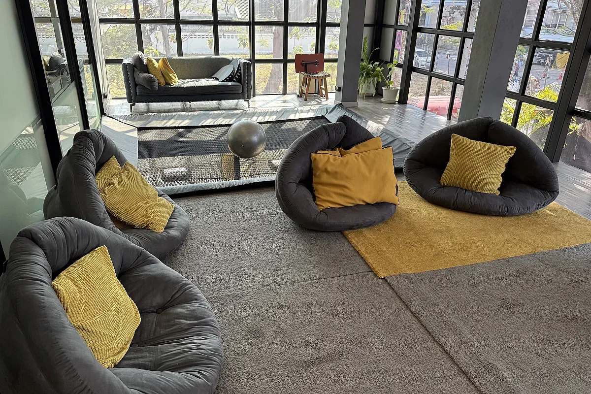 Yellow Coworking Space (Co-working) – Image 2