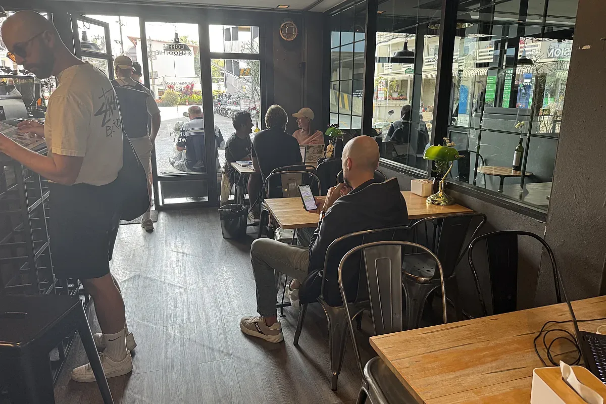 Ombra Caffe – Image 1