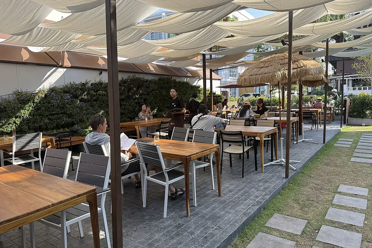 WHYs Nimman Cafe & Restaurant – Image 2