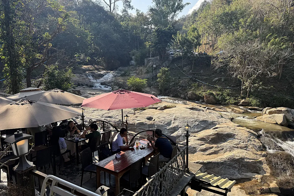 River Rock Cafe Hill – Image 3