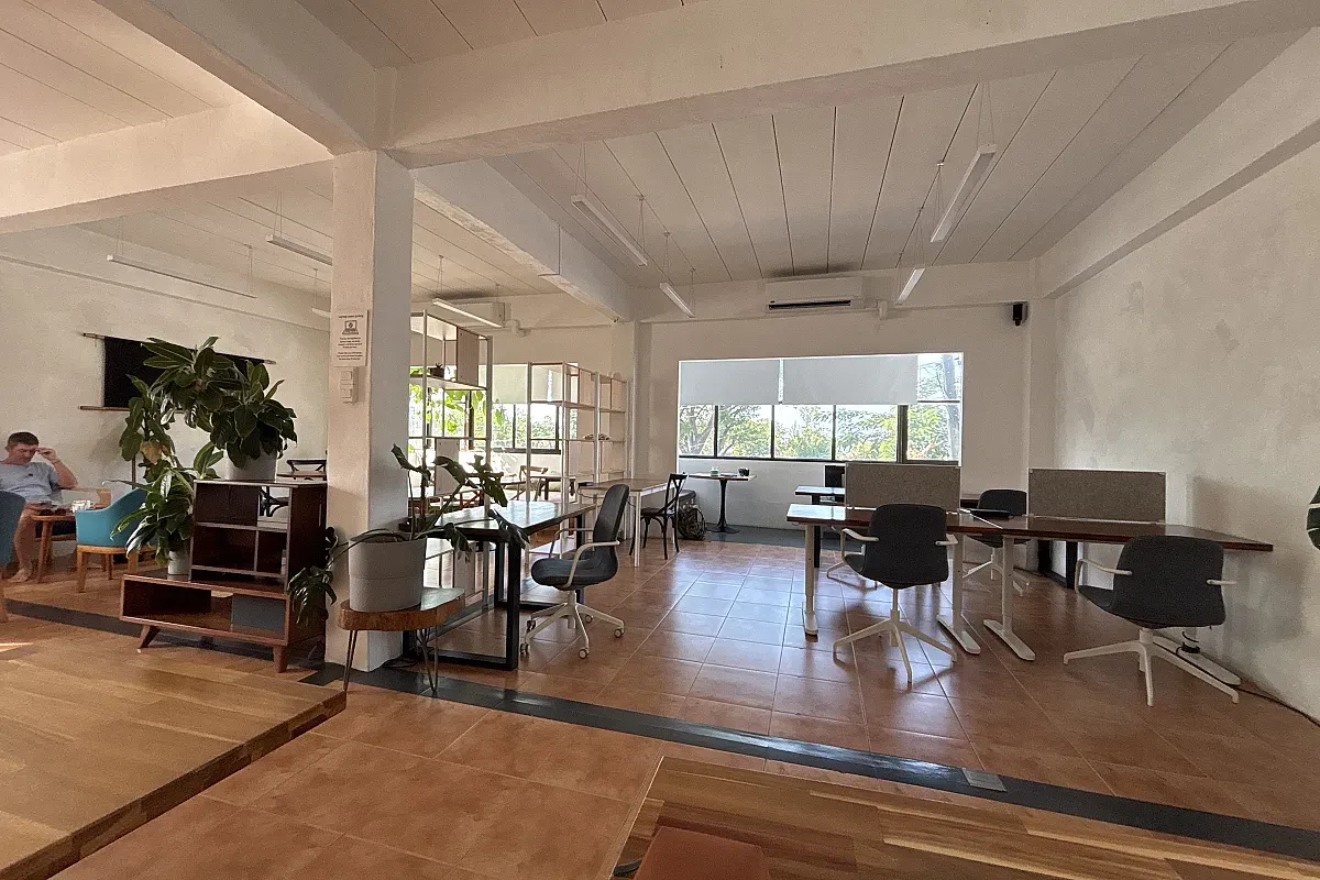 Dots Coffee – Image 1