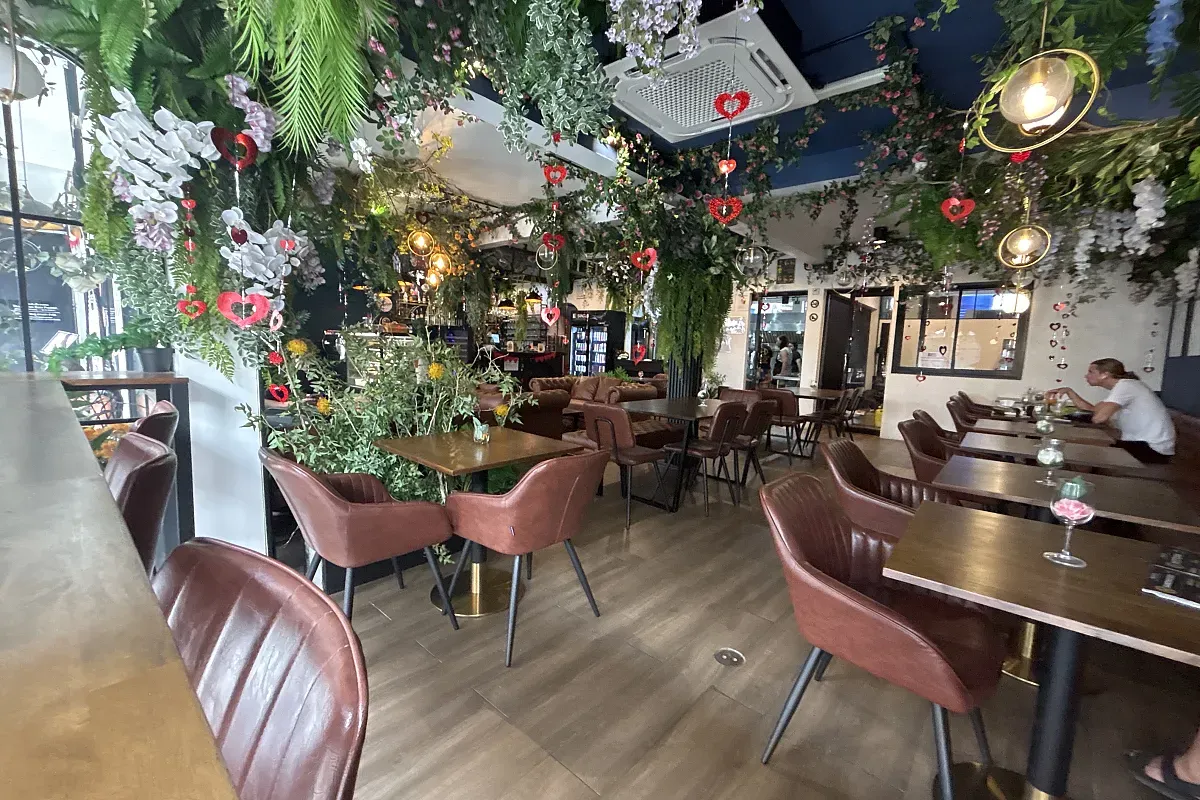 Hustle Koh Tao – Image 1