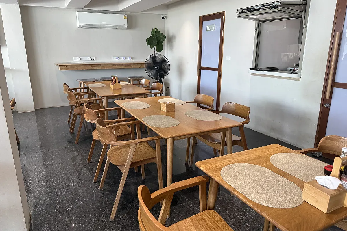 Delish Cafe & Restaurant – Image 1