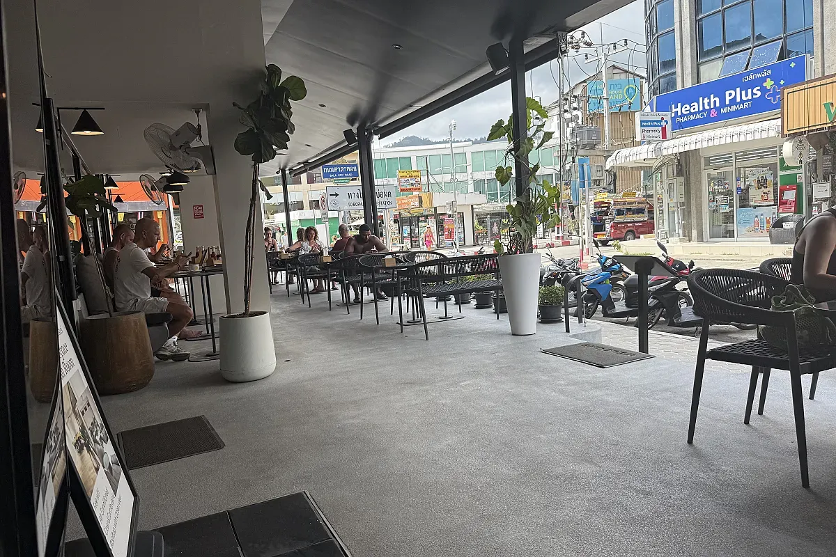 Delish Cafe & Restaurant – Image 2