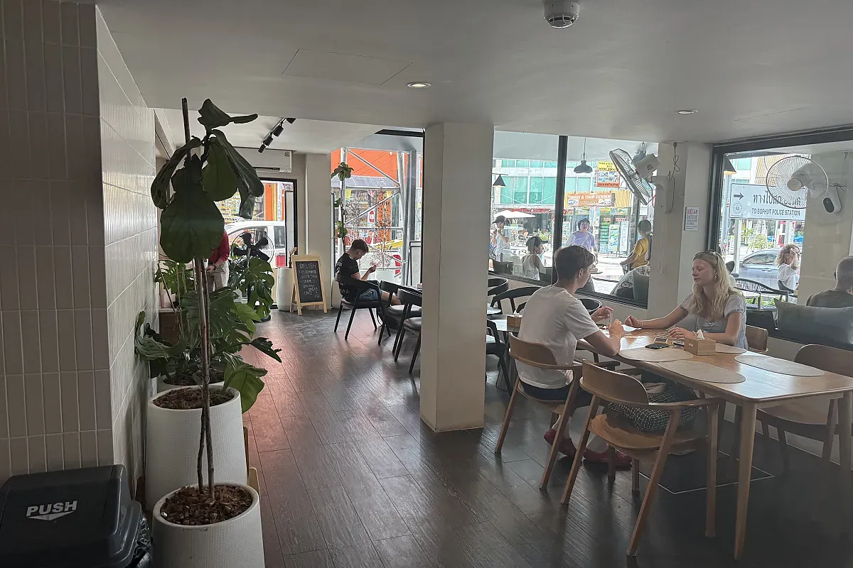 Delish Cafe & Restaurant – Image 3