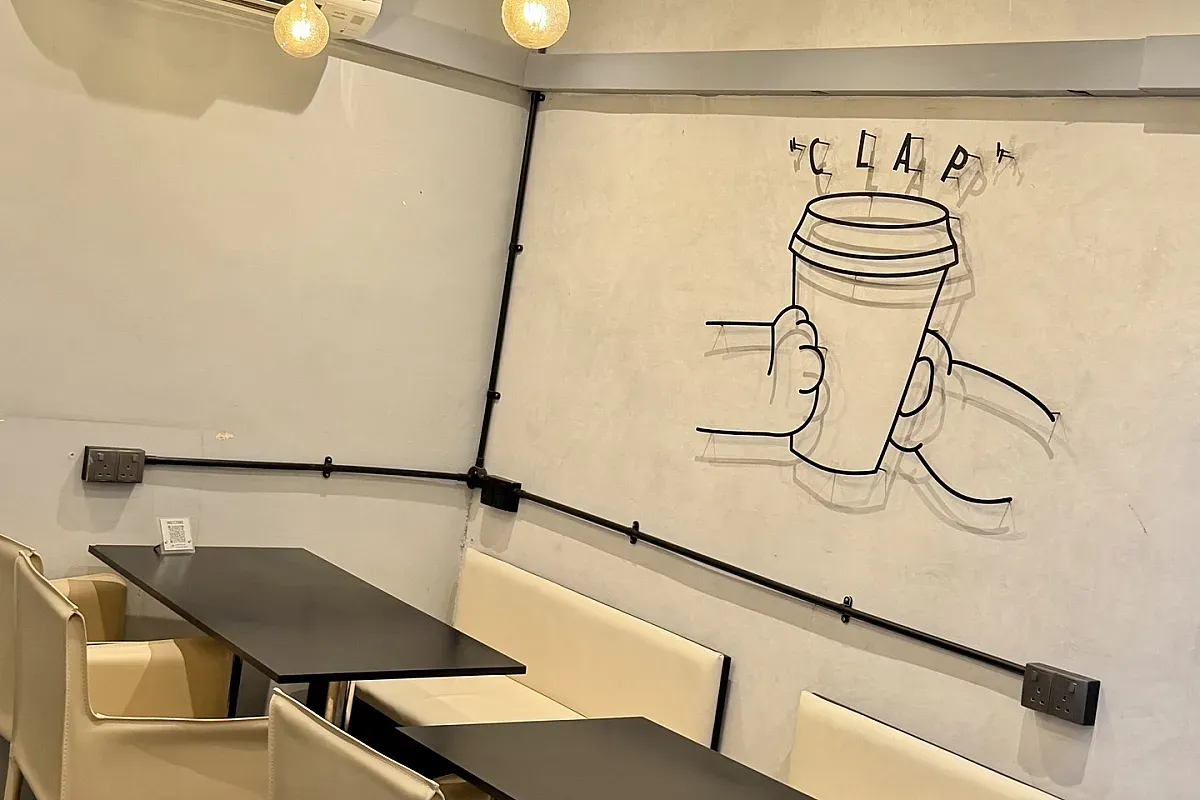 Clap Cafe – Image 3