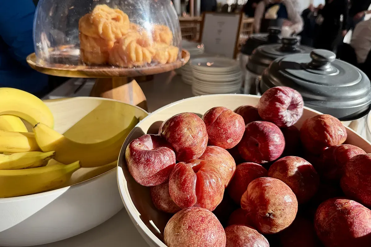 Lufthansa business class lounge – Image 1