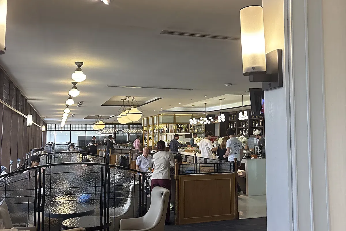 The Coral Executive Lounge Terminal 1 – Image 1