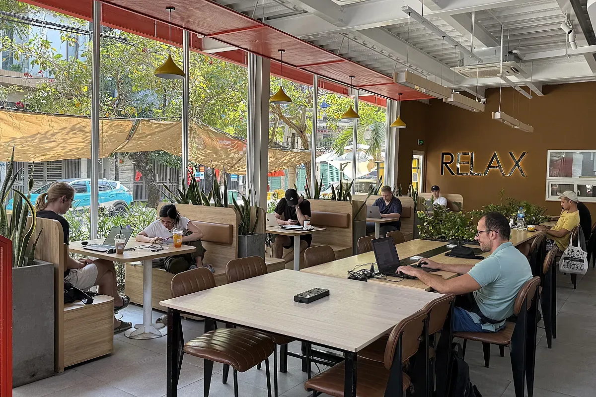 HI4 COFFEE & WORKSPACE – Image 1