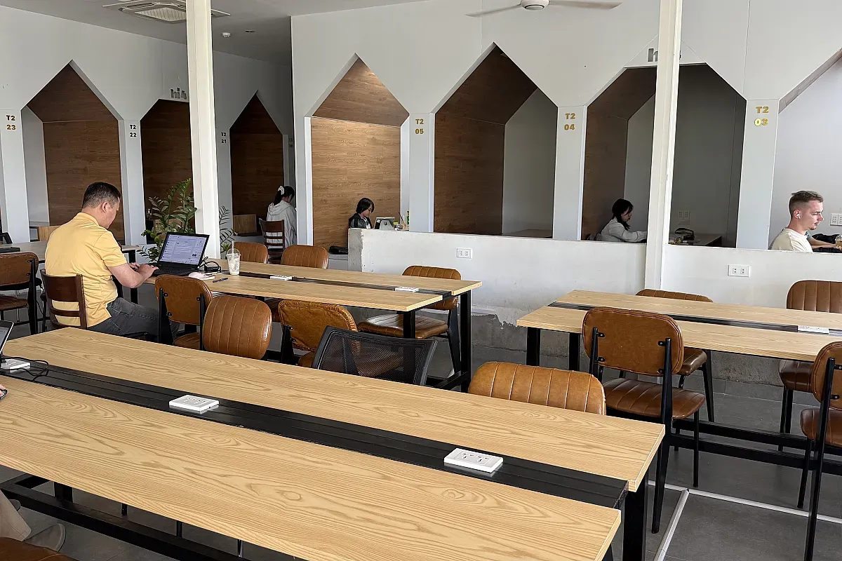 HI4 COFFEE & WORKSPACE – Image 3