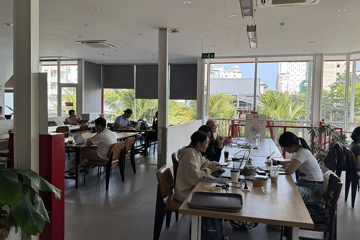 HI4 COFFEE & WORKSPACE – Image 5