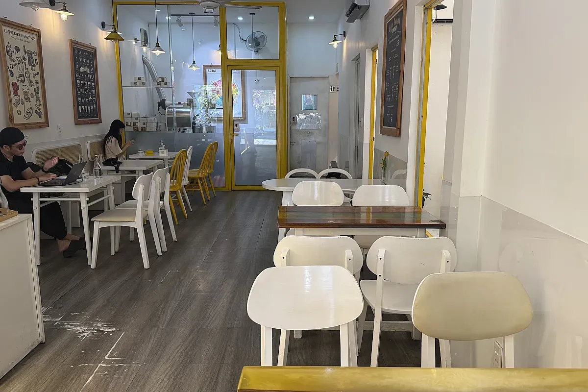 Zi Coffee & Roastery – Image 1