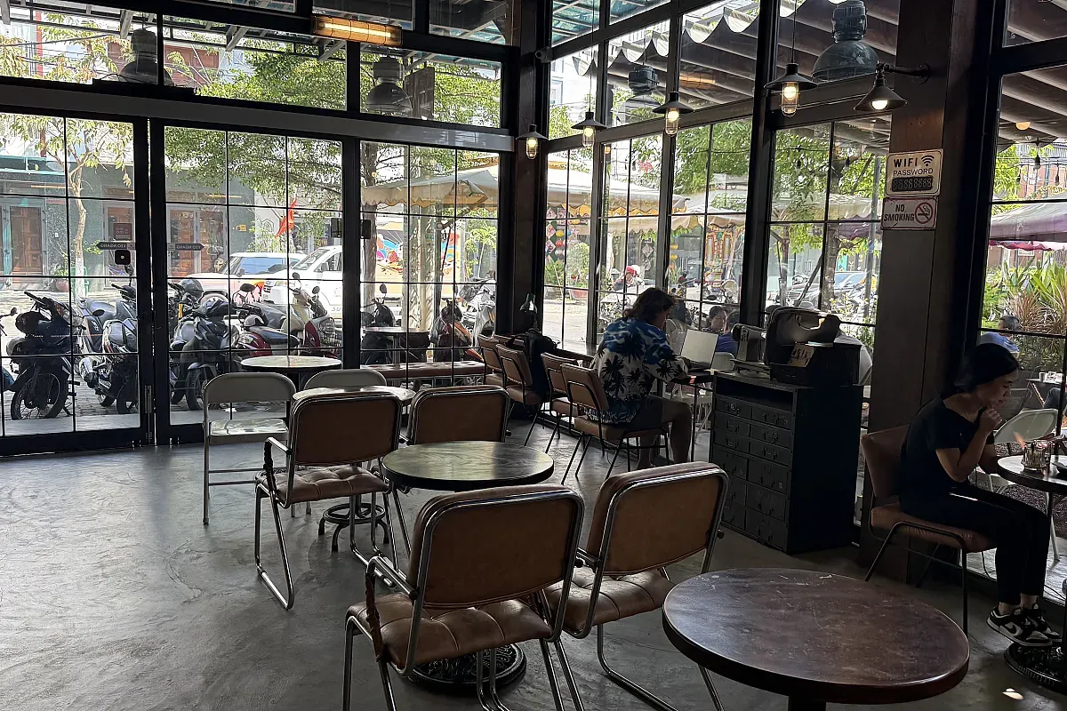 L STAND COFFEE AND TEA – Image 1