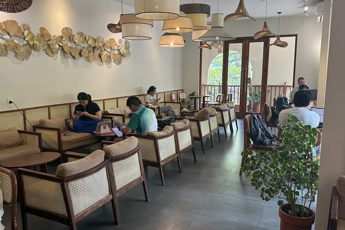 Cafeholic Coffee – Image 1