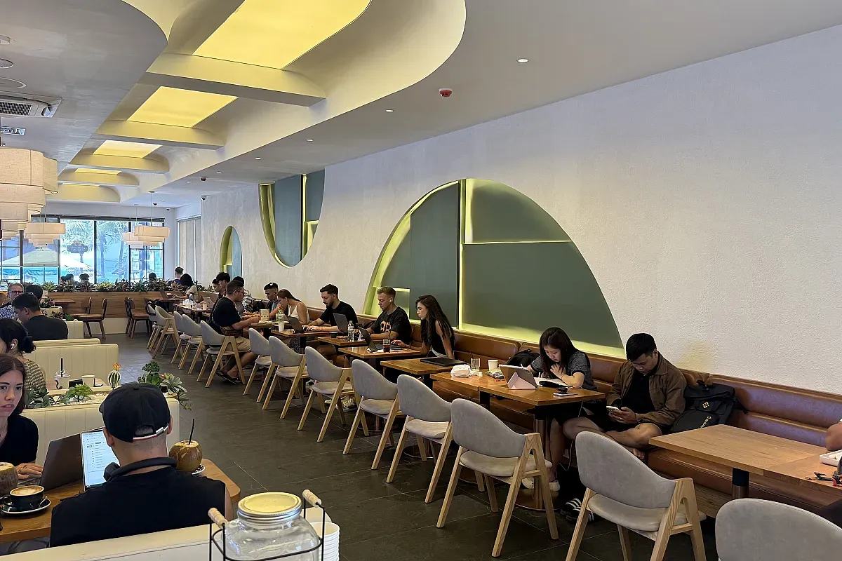 B&B Bakery & The Cups Coffee By The Sea – Image 1