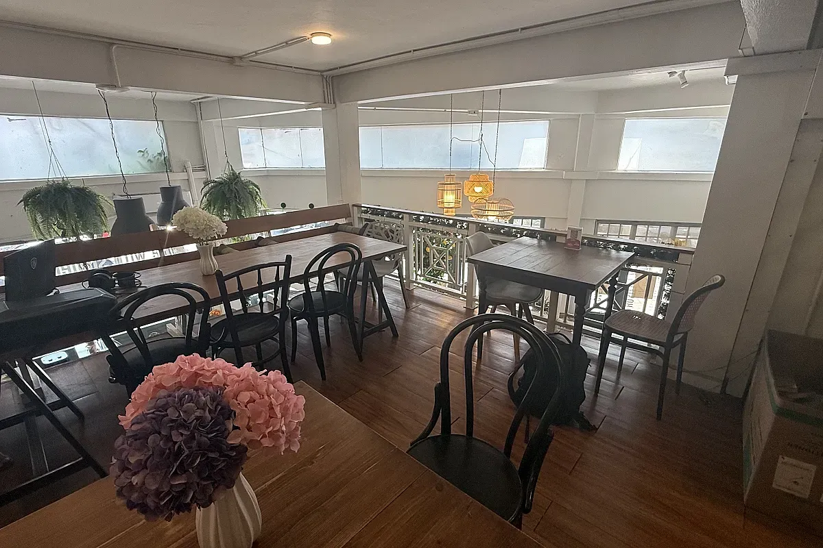 The Quarter Bangkok Poshtel & Coworking – Image 1