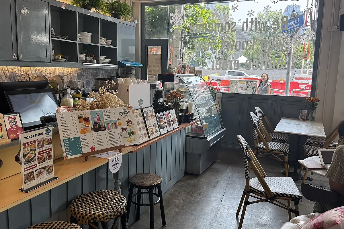 The Quarter Bangkok Poshtel & Coworking – Image 2