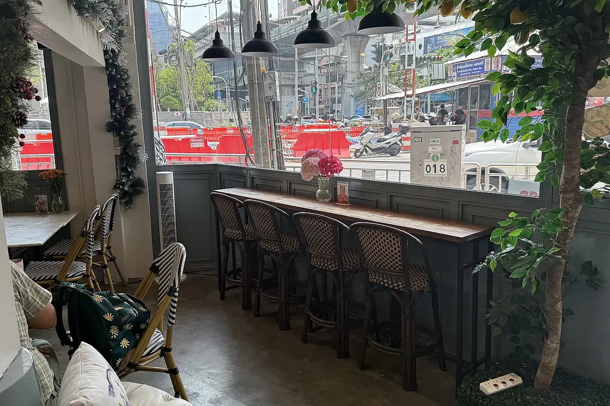 The Quarter Bangkok Poshtel & Coworking – Image 3