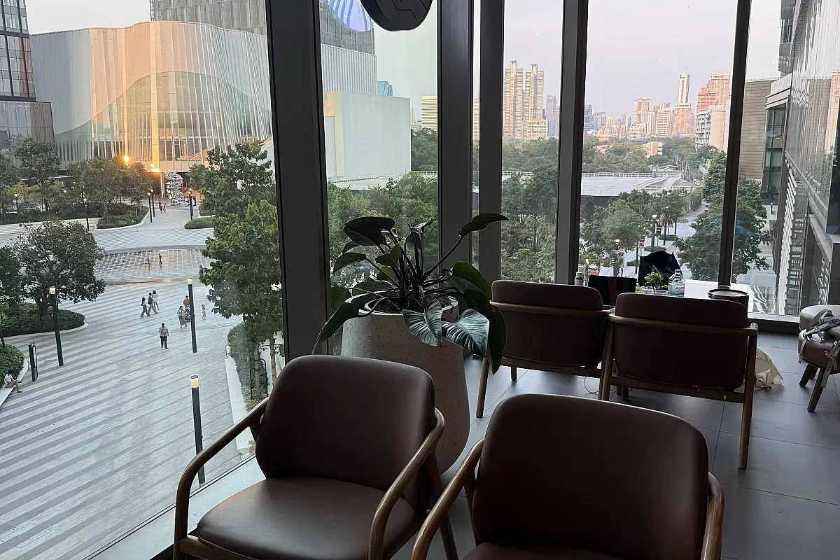Starbucks One Bangkok Tower 3 – Image 4