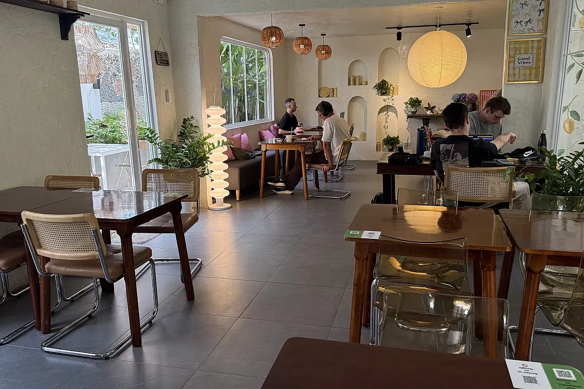Chill Hub Café & Kitchen | Coworking Space – Image 1