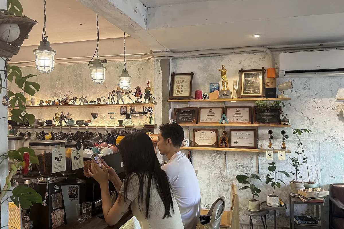 About Us Coffee & Eatery – Image 1