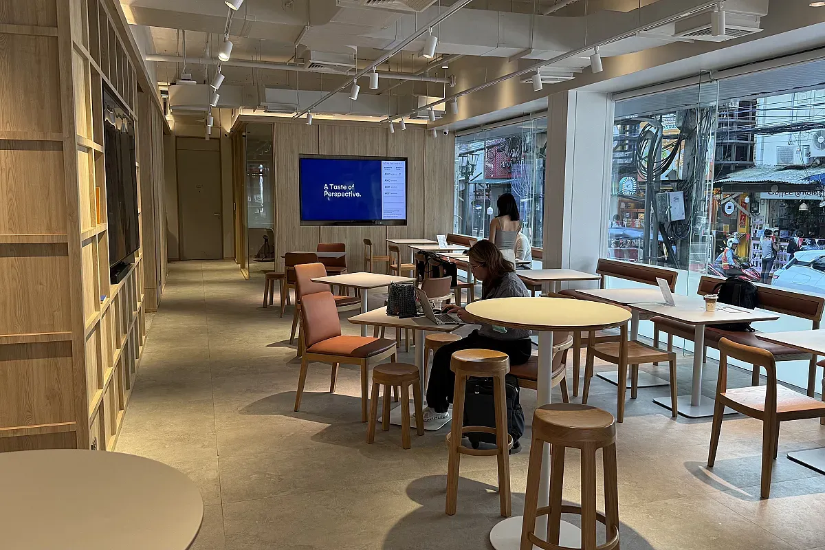 Work Café Bangkok Bank, Zuellig House Branch – Image 1