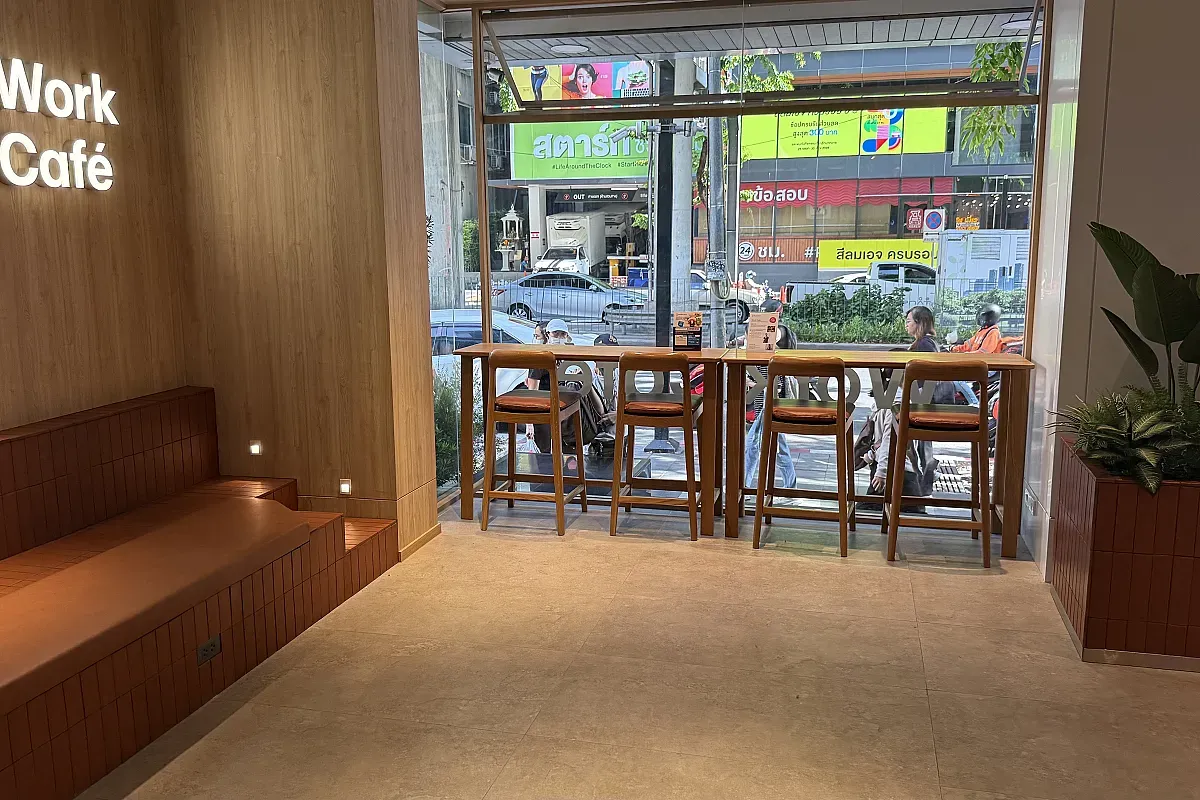 Work Café Bangkok Bank, Zuellig House Branch – Image 3