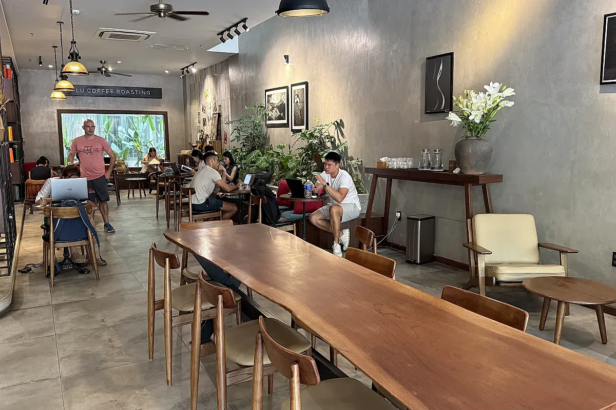 Lu Coffee – Image 1
