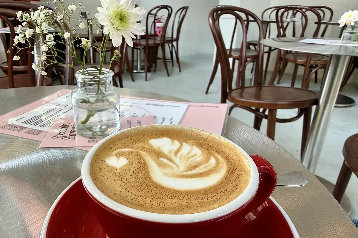 Erste Liebe – specialty coffee | breakfast | natural wine – Image 1