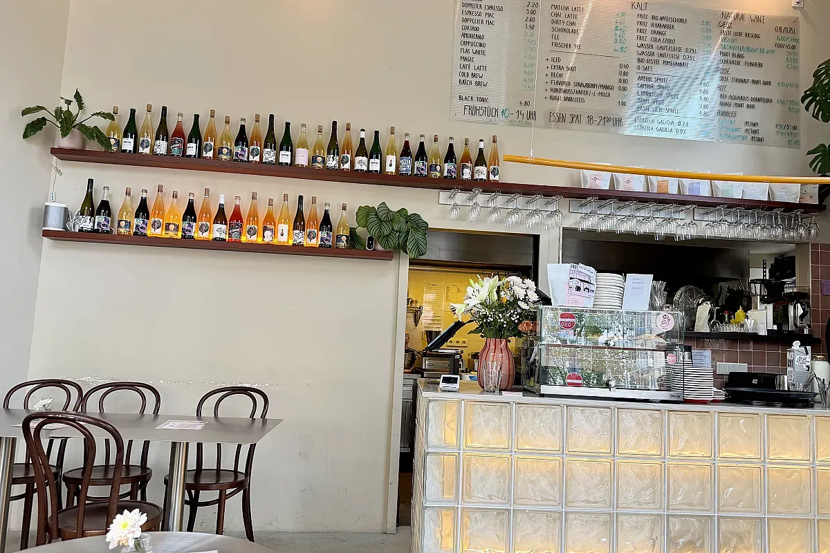 Erste Liebe – specialty coffee | breakfast | natural wine – Image 2