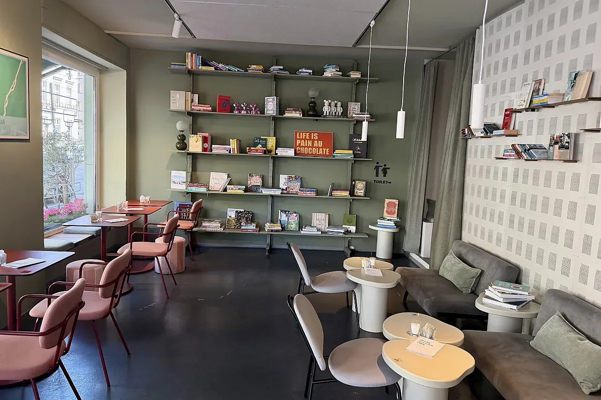 FØXY CØFFEE CLUB – Image 1