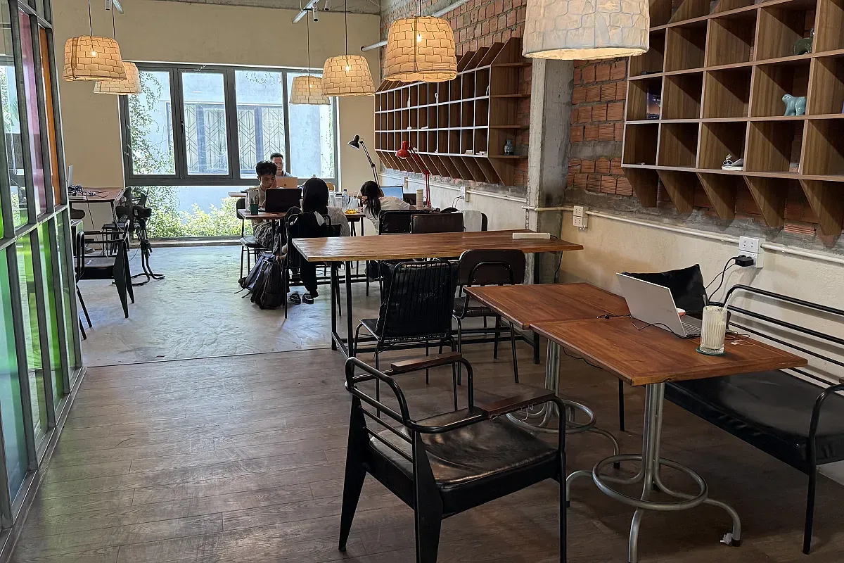 Anyday Coffee & Workstation – Image 1