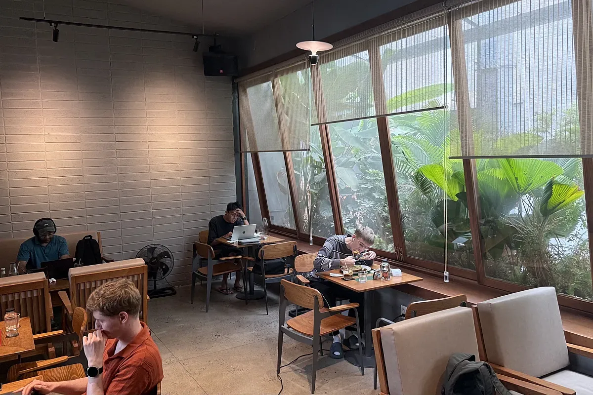 Solis Coffee Brunch & Beer – Image 1