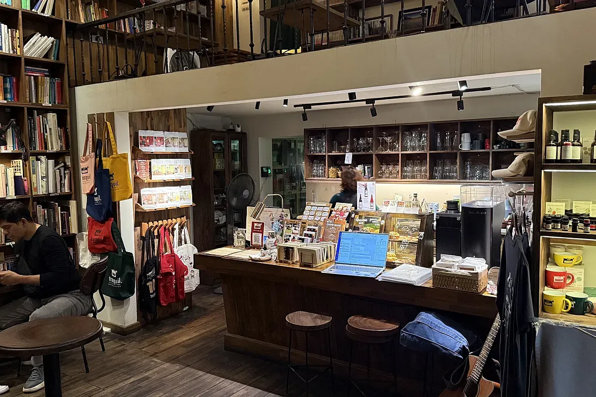 Tranquil Books & Coffee – 5 Nguyễn Quang Bích – Image 1