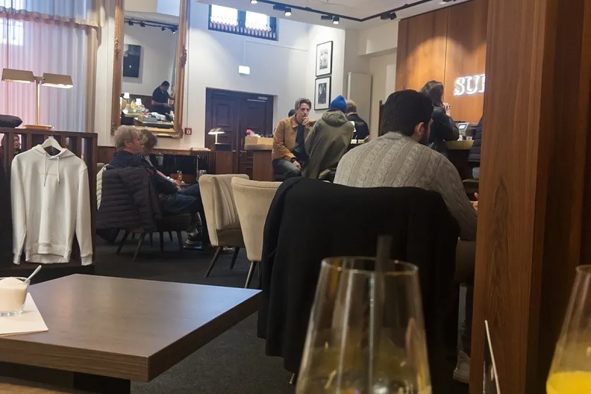 Superleggera Bar & Cafe – Image 1