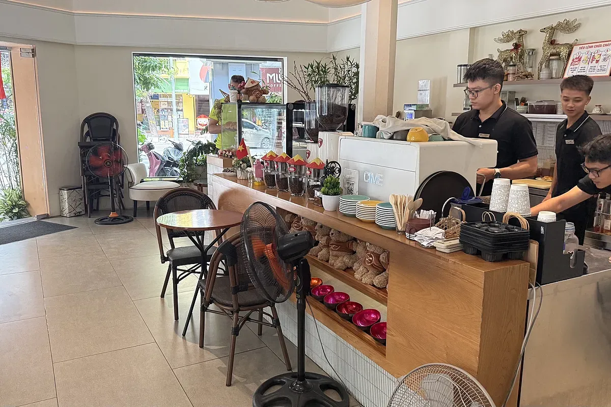 Lucific Café – 18 Hàng Thùng – Image 2