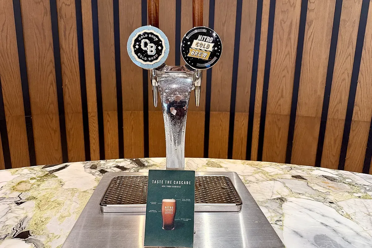 Starbucks – Jewel Changi Airport – Image 1