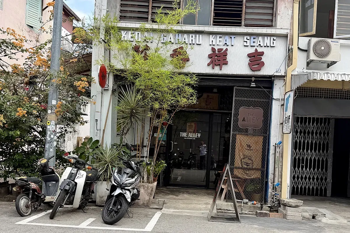 The Alley, 5 Stewart Lane – Image 1