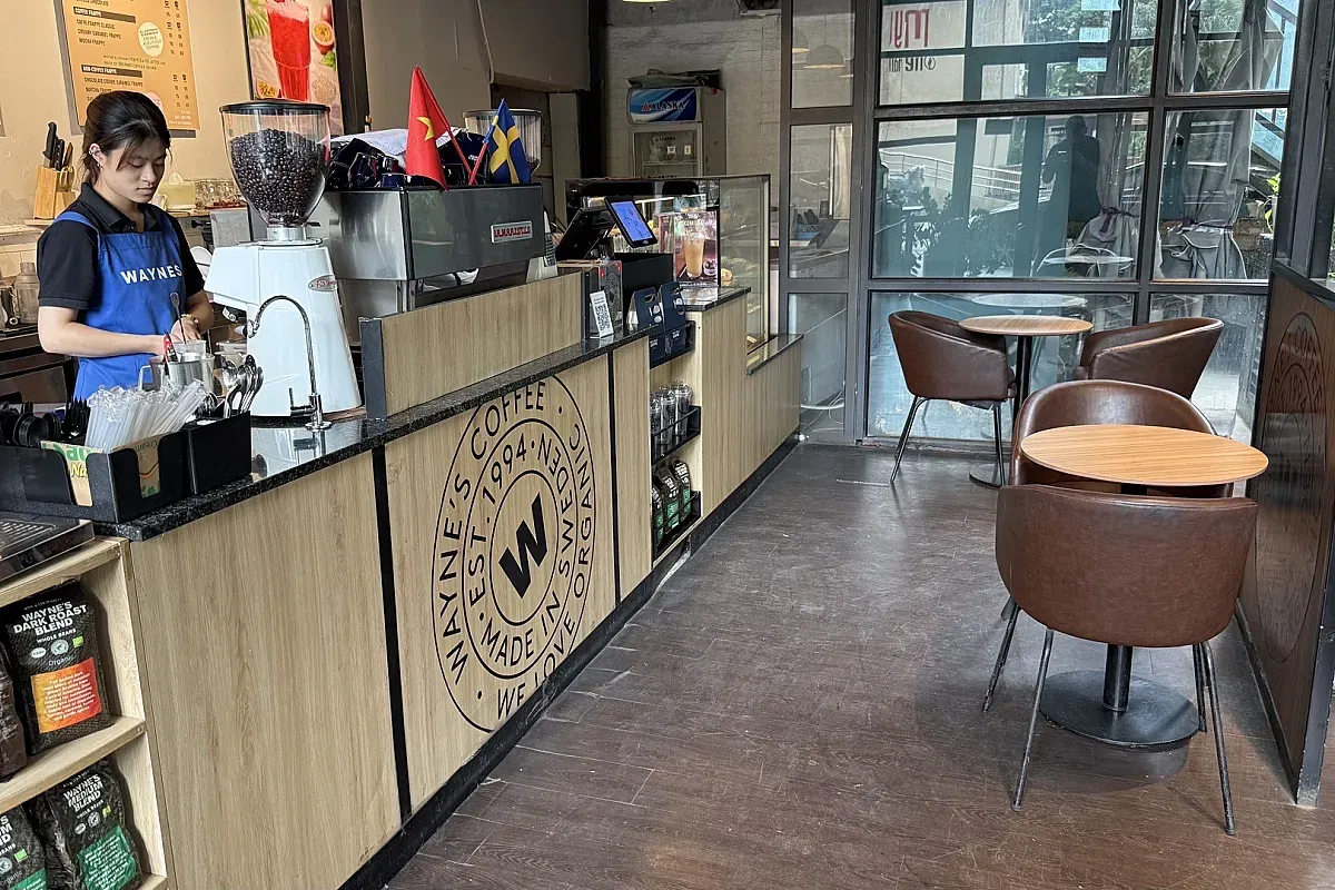 Wayne’s Coffee – Image 1